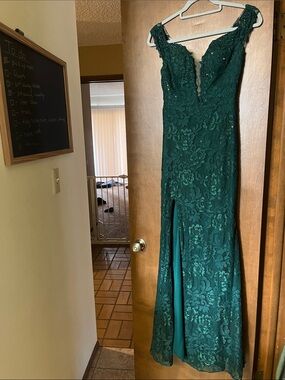 Off the shoulder Emerald Green Lace Evening Gown